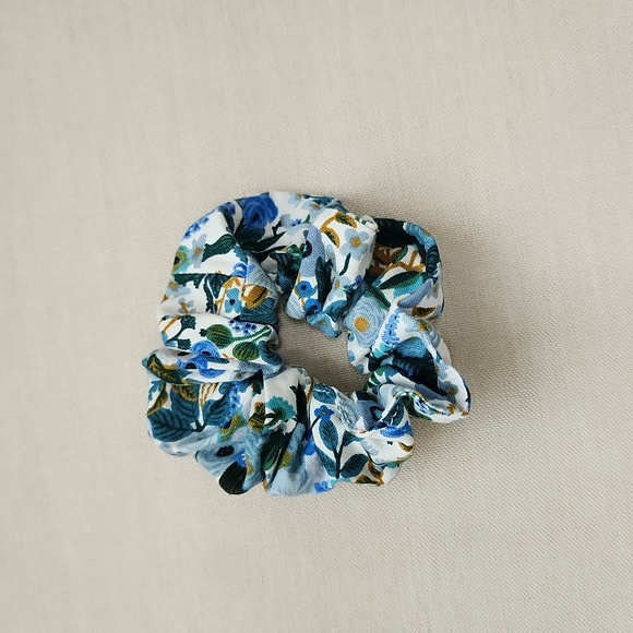 *3/$21* Scrunchie in Rifle Paper Co floral garden party - Picture 2 of 6